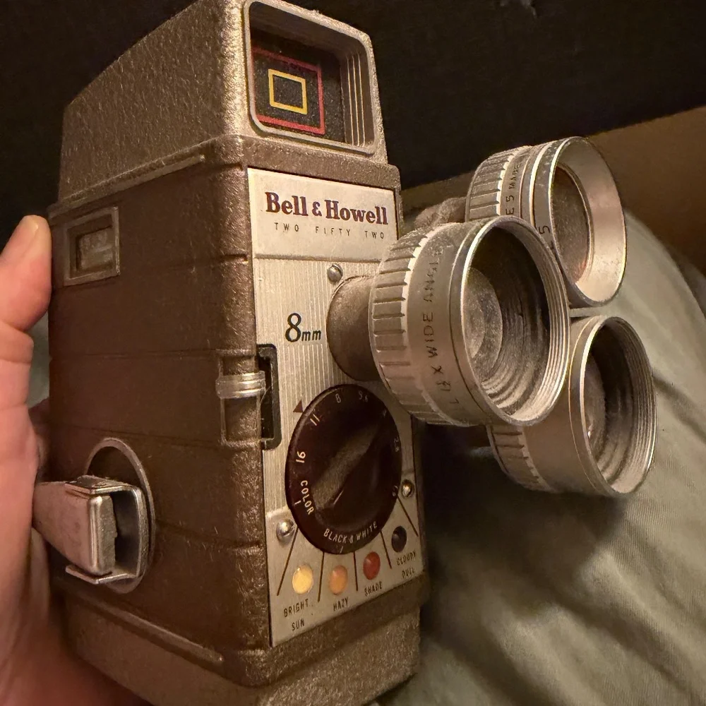 VTG Bell & Howell Two Fifty Two 8MM Movie Camera WITH contrast filters UNTESTED